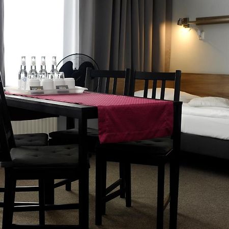 Hostel Helios Września Екстериор снимка