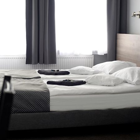 Hostel Helios Września Екстериор снимка