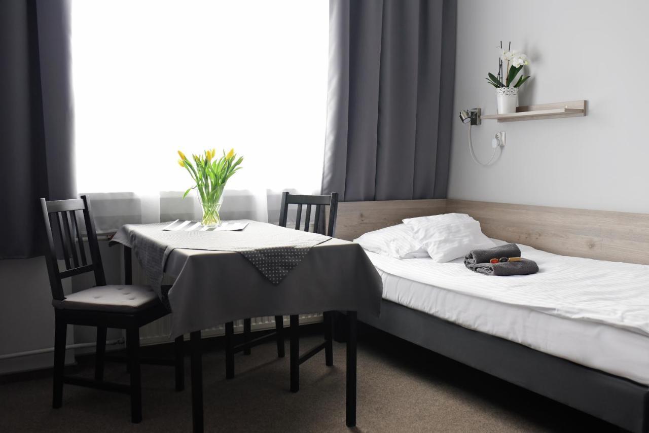 Hostel Helios Września Екстериор снимка