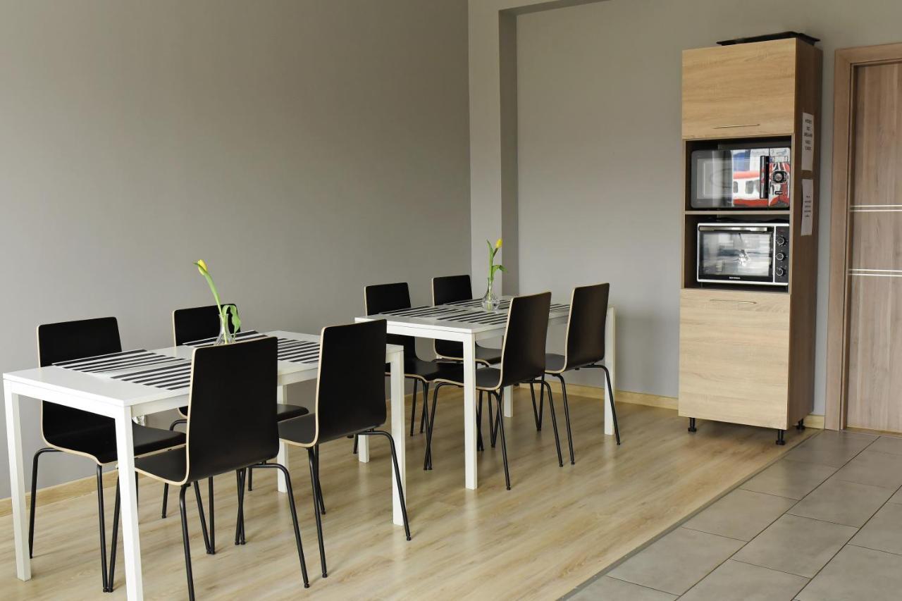 Hostel Helios Września Екстериор снимка