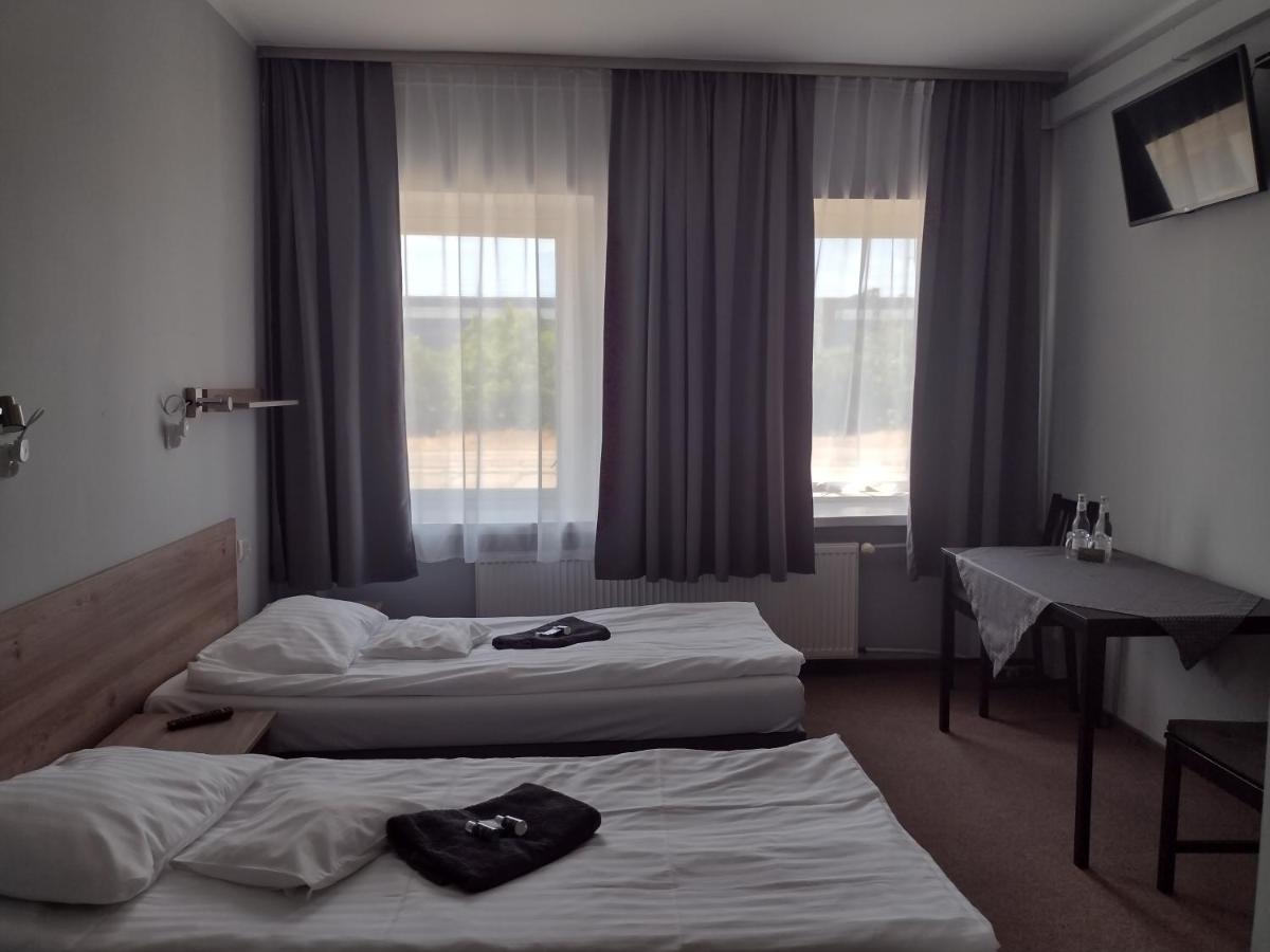 Hostel Helios Września Екстериор снимка