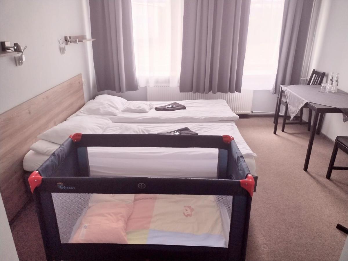 Hostel Helios Września Екстериор снимка