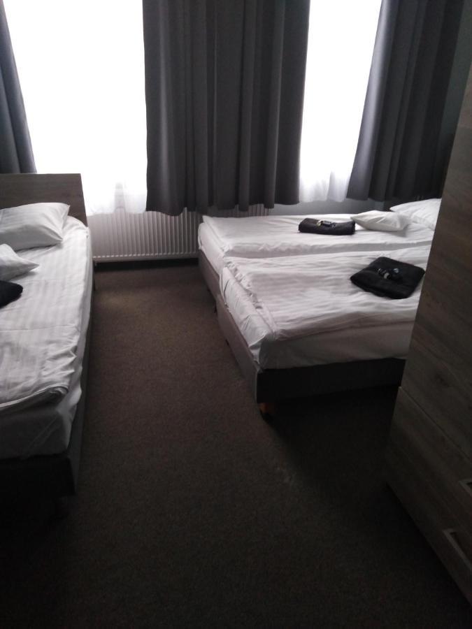 Hostel Helios Września Екстериор снимка