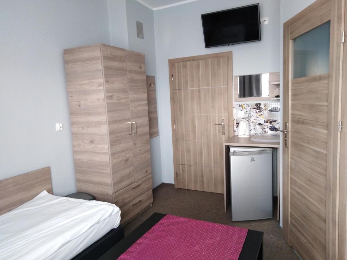 Hostel Helios Września Екстериор снимка